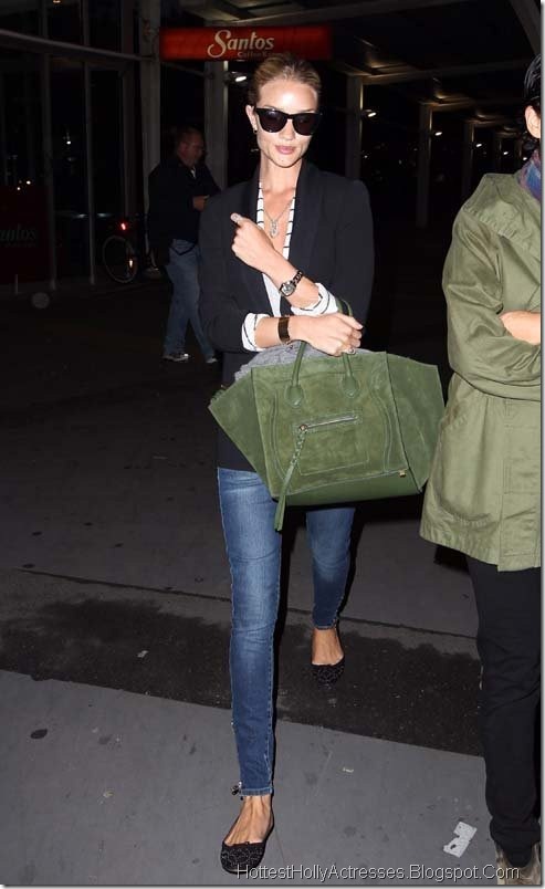 Rosie Huntington Whiteley Hot Pics in Tight Jeans 8