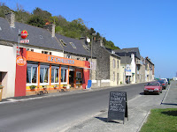 A proximité de St-Brieuc, sur le port du Légué, l'appétissante fassade du Chalutier