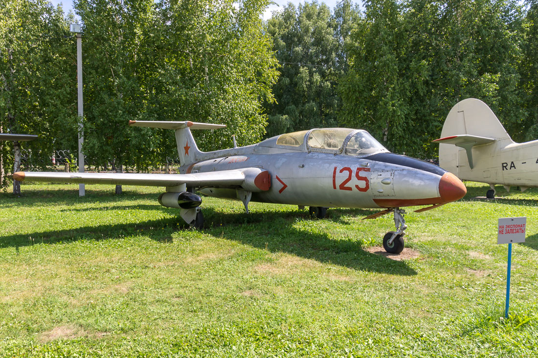 Самолёт Л-29 Дельфин