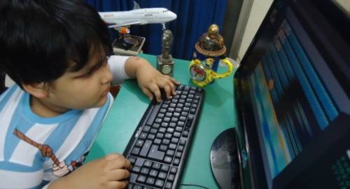 Garoto de 6 anos pode ser o mais jovem expert em computadores do mundo