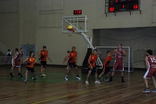  Jogos de basquete agitaram o Clube Comary no primeiro dia de competição