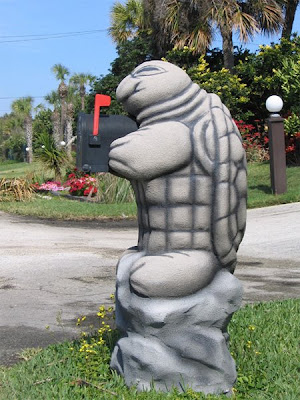 17 Unusual and Creative Mailboxes Seen On www.coolpicturegallery.net