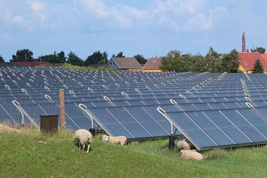  Build Largest Solar Field for U.S Campus  Solar Panel Green Energy