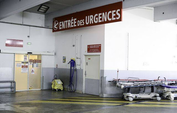 Paris: Deux ambulanciers recherchés après avoir déposé à Lariboisière un homme mort peu après