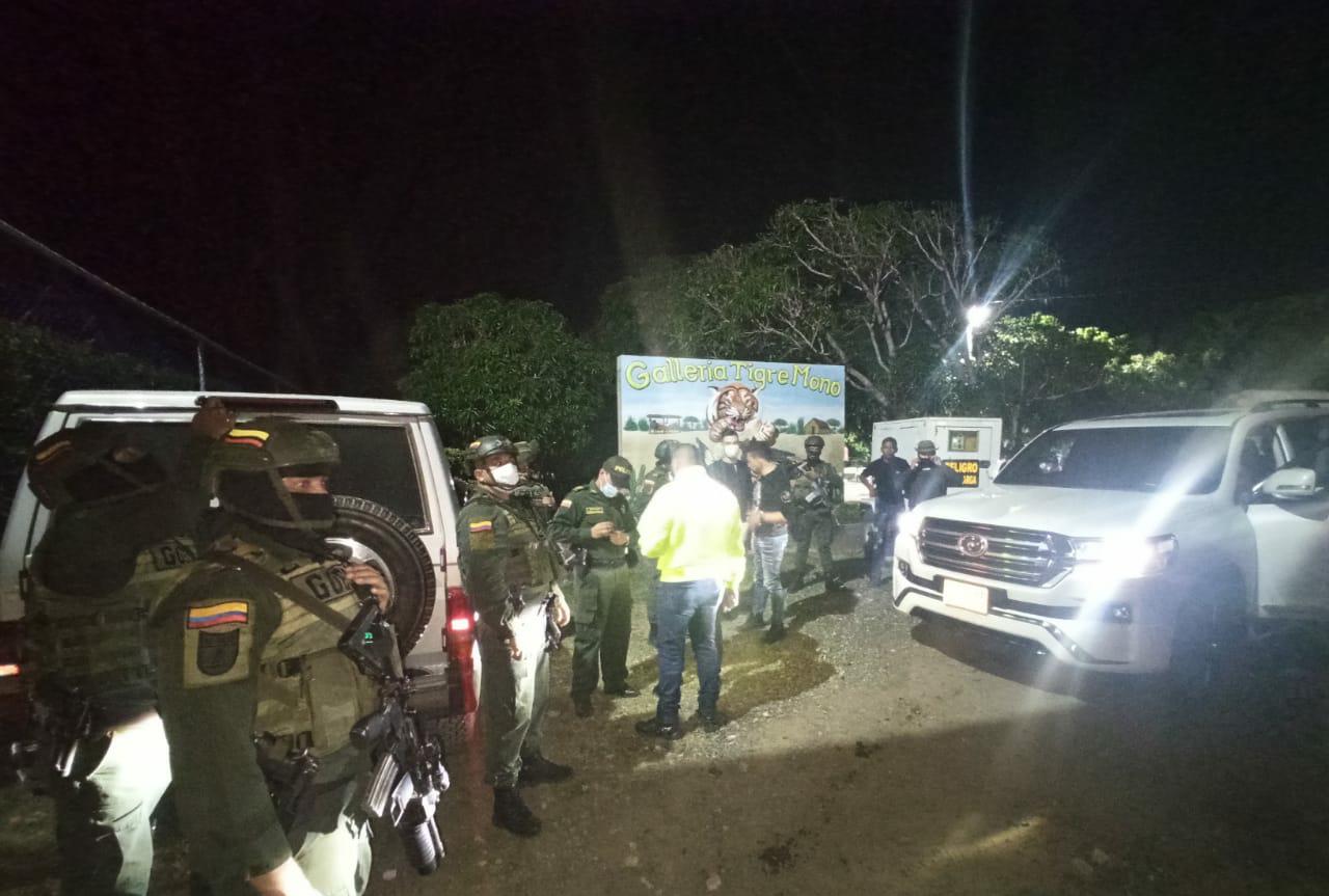 https://www.notasrosas.com/Policía Guajira captura a organizador de fiesta clandestina, en la gallera 'Tigre Mono'