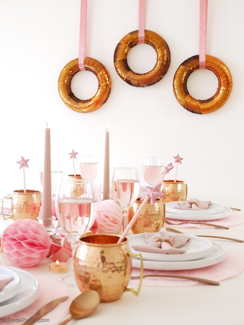 Ma Table de Noël en Rose et Cuivre - des décoration de fin d'année créatives, DIY et faciles à faire pour une table si girly aux accents cuivrés! by BirdsParty.fr @birdsparty #noel #tabledenoel #noelrose #cuivre #rosecuivre #rosepoudre #decorationsnoel