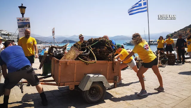 Σκουπίδια στη θάλασσα