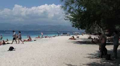 goers spell highlighting passing boat as well as non bestthailandbeaches: Gili Islands Updated