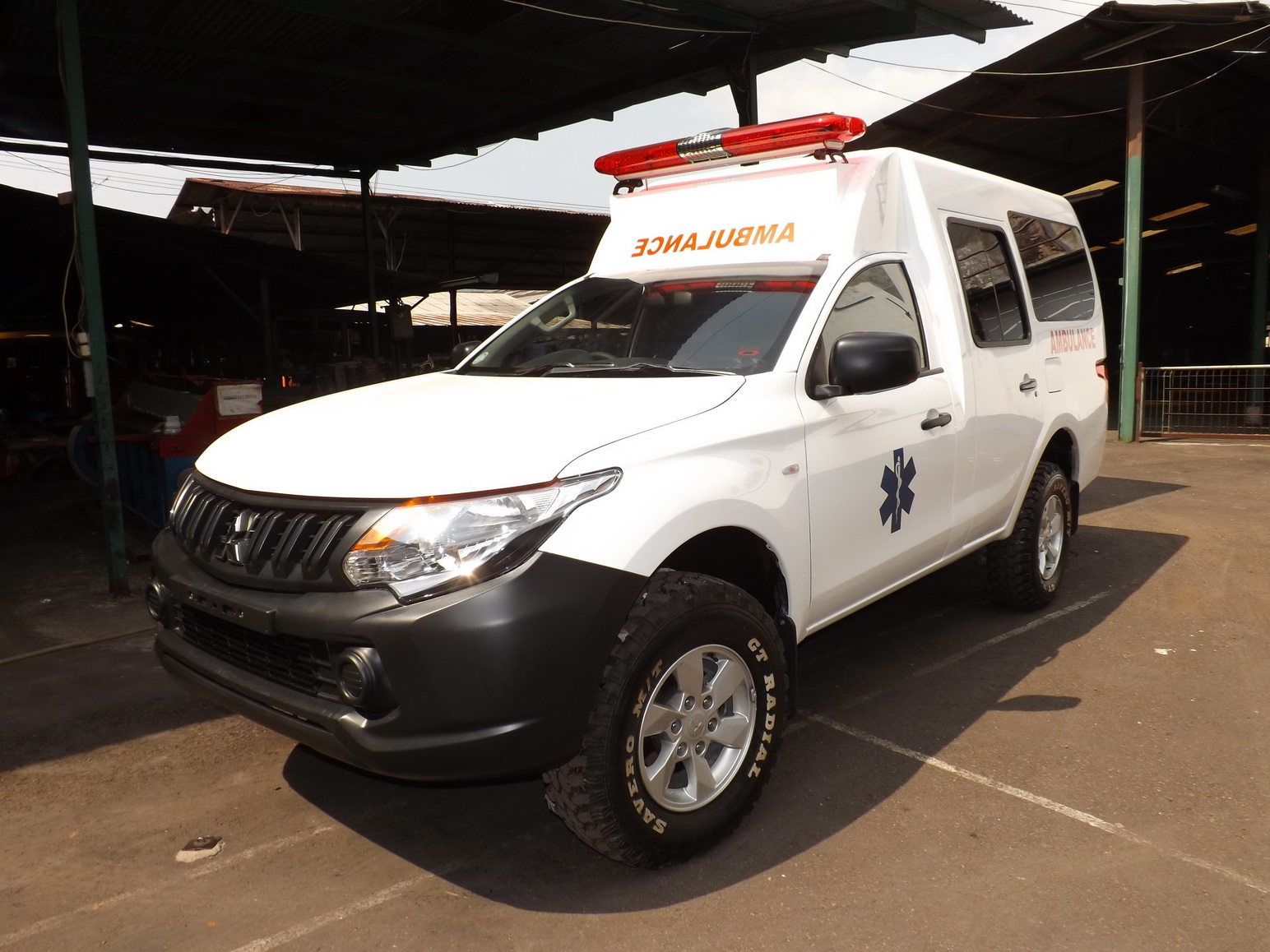 karoseri mobil khusus ambulance strada triton