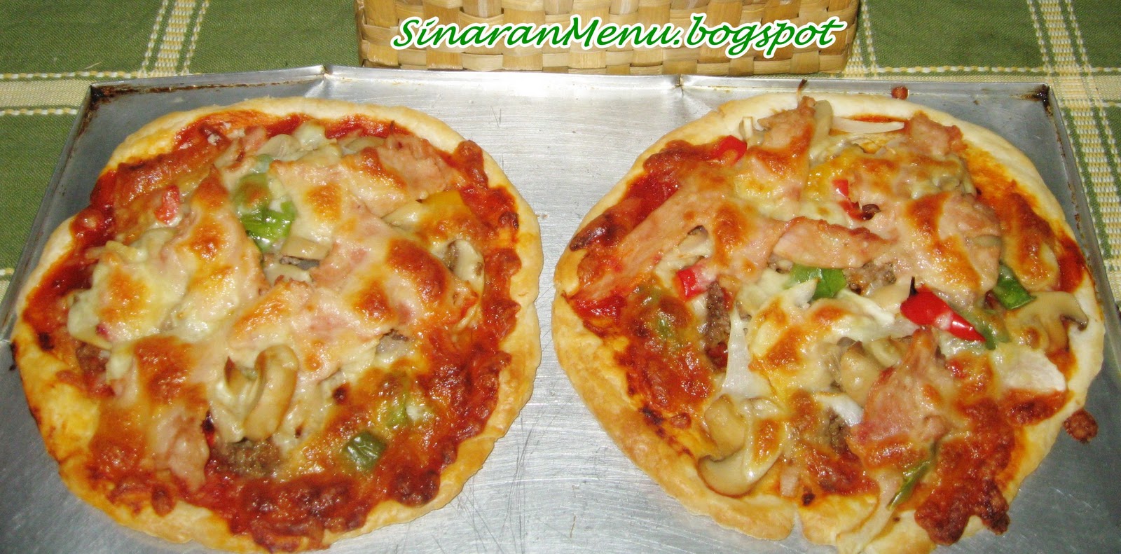 SinaranMenu: Flaky Pizza