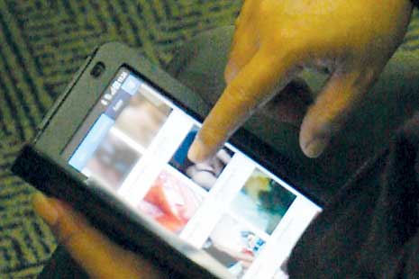 Guru SMA Kirim Gambar Porno Ke Murid Lewat Aplikasi Line