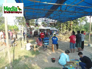 Berita informasi terkait antusias para pecinta burung ocean atau burung kontesan di indramayu yang meramaikan acara lomba latihan bersama exclusive di lapangan kasab bird club, yang berlokasi di desa Sliyeg - indramayu. Acara dimulai sejak pukul 14:45 WIB hingga petang