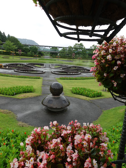 鳥取県西伯郡南部町鶴田　とっとり花回廊　霧の庭園