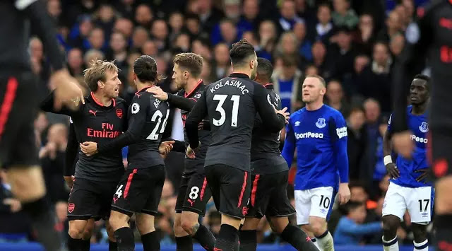 Colored Red Card, Arsenal win 5-2 at Everton
