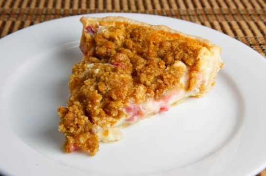 Pie with Rhubarb Sour Cream
