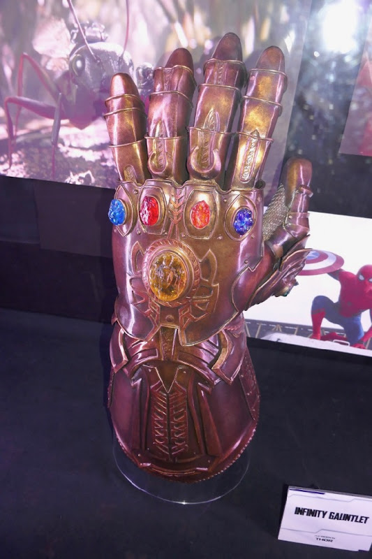 Infinity Gauntlet prop Thor