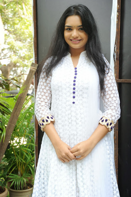 Yamini telugu actress latest beautiful pics