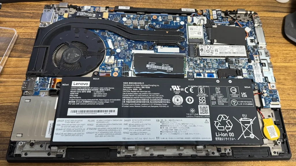 T14GTen2AMDベースカバーを外した画像