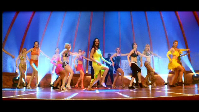 Katrina kaif wardobe malfunction dancing