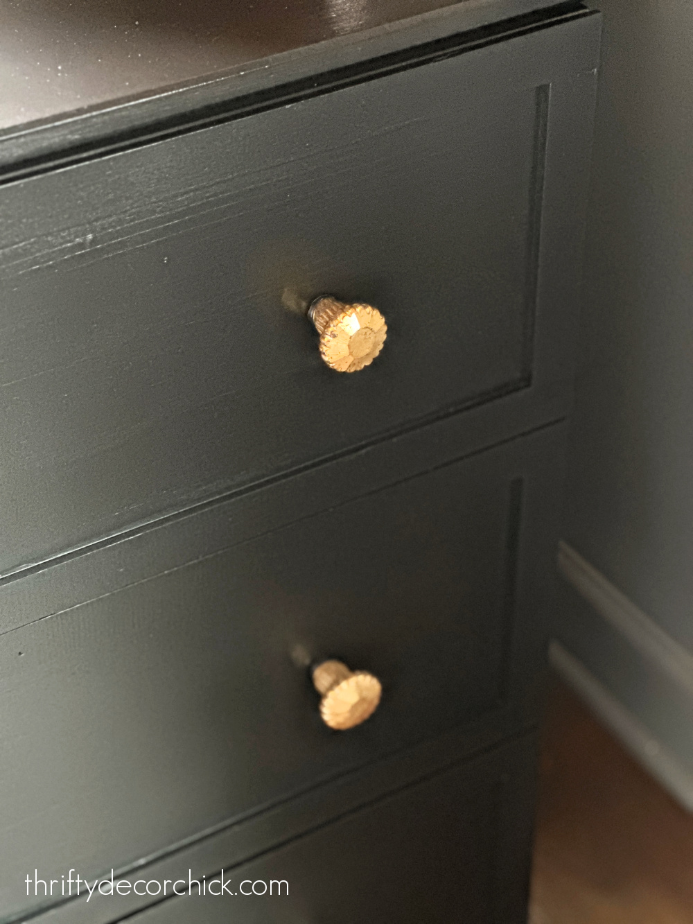 Easy Beginner's Guide: How to Paint Your Furniture Black ⋆ Love