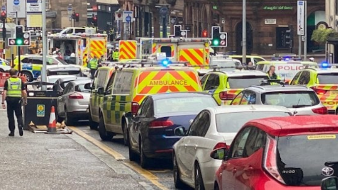 Persone accoltellate a Glasgow: tre morti