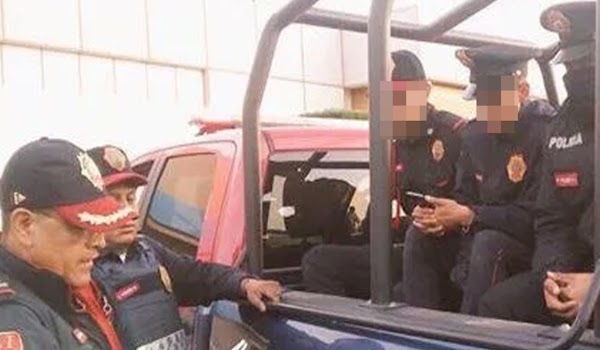 Capturan a 4 policías por robarle miles de pesos a un ciudadano que salía del banco, en Iztapalapa 