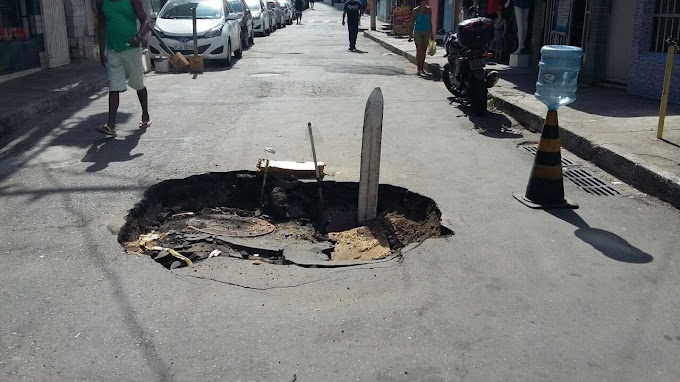 Cratera deixa rua da Vila Matos intransitável 