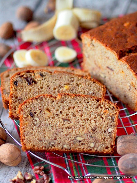 ciasto bananowe z bakaliami, słodki chleb bananowy, placek bananowy, babka bananowa, ciasto z dodatkiem bananów i bakalii, domowe ciasta, domowe wypieki, ciasto z bananami, jak upiec prosty chlebek bananowy