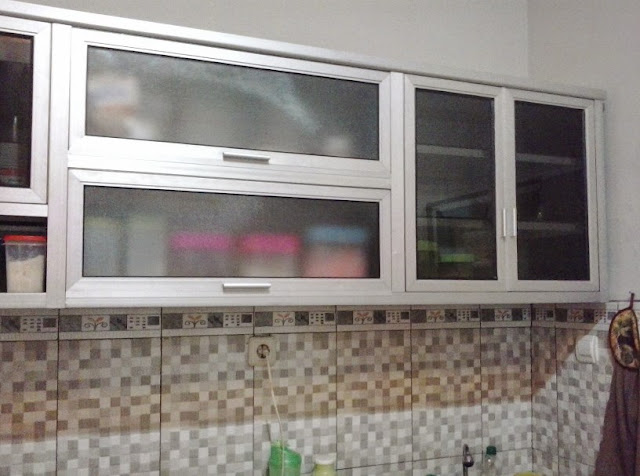 desain lemari gantung dapur minimalis terbaru