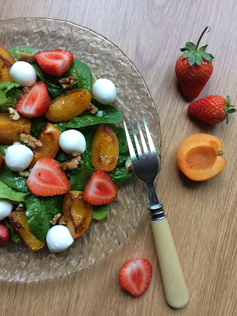 ensalada de espinacas con frutas y nueces receta