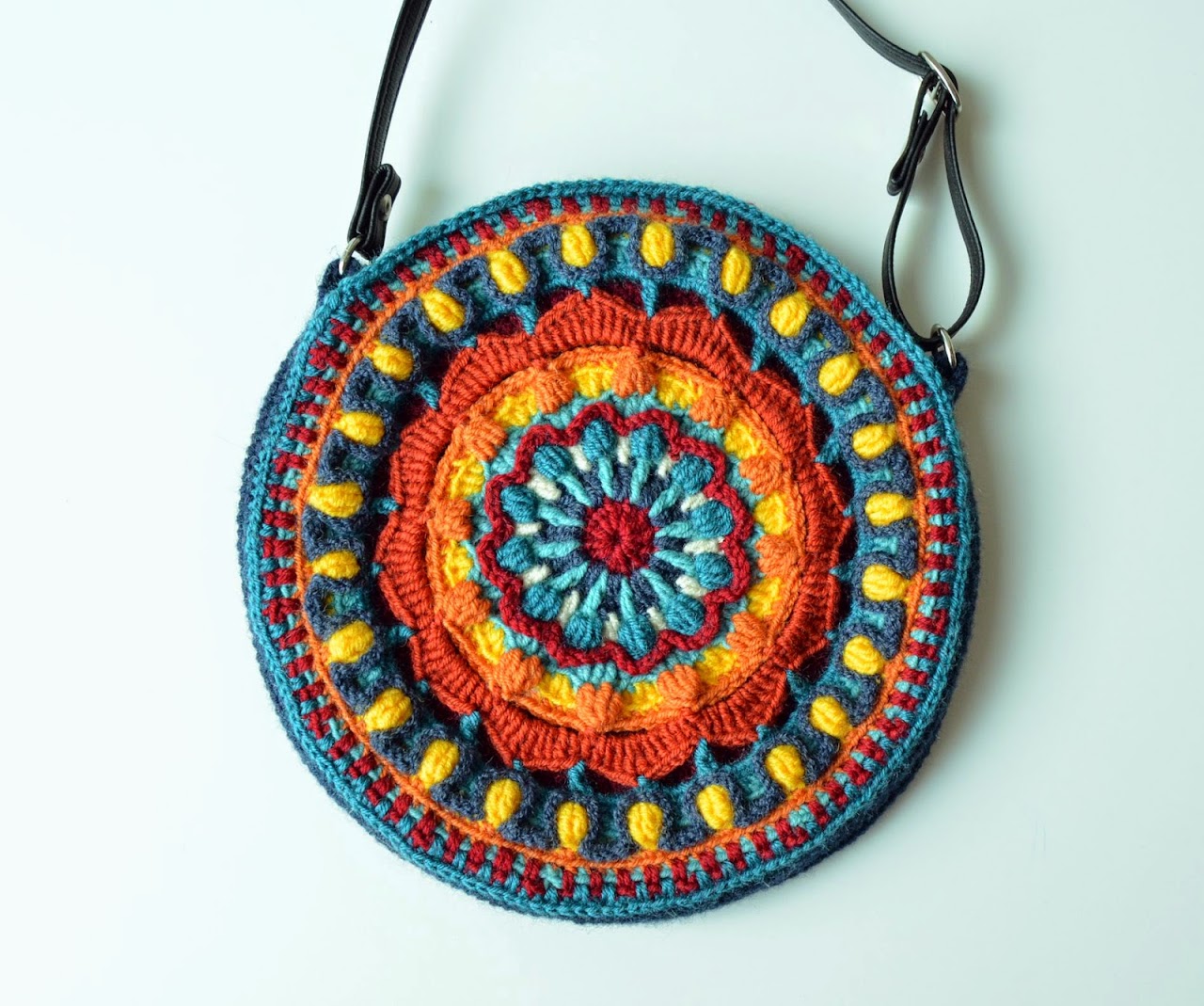 Round crocheted bag