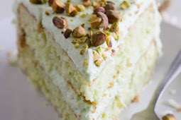 COCONUT AND PISTACHIO PUDDING CAKE