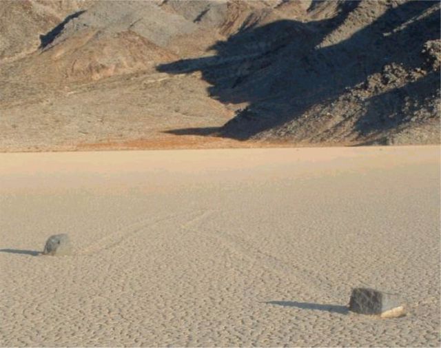 Sailing Stones, as pedras que andam