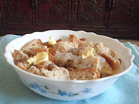 Microwave Bread Pudding Bread @ http://treatntrick.blogspot.com