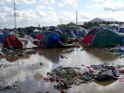 Festival of mud and rock under water