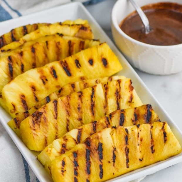 GRILLED PINEAPPLE WITH CINNAMON HONEY DRIZZLE #Dessert #Sweet