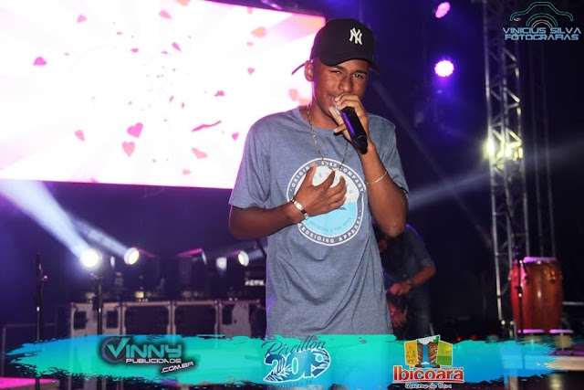 Jovem cantor de Ibicoara, Rick SIlva o MC RK no Show de réveillon 2019 em Ibicoara ( Foto: Vinícius Silva/ Vinny Publicidade)