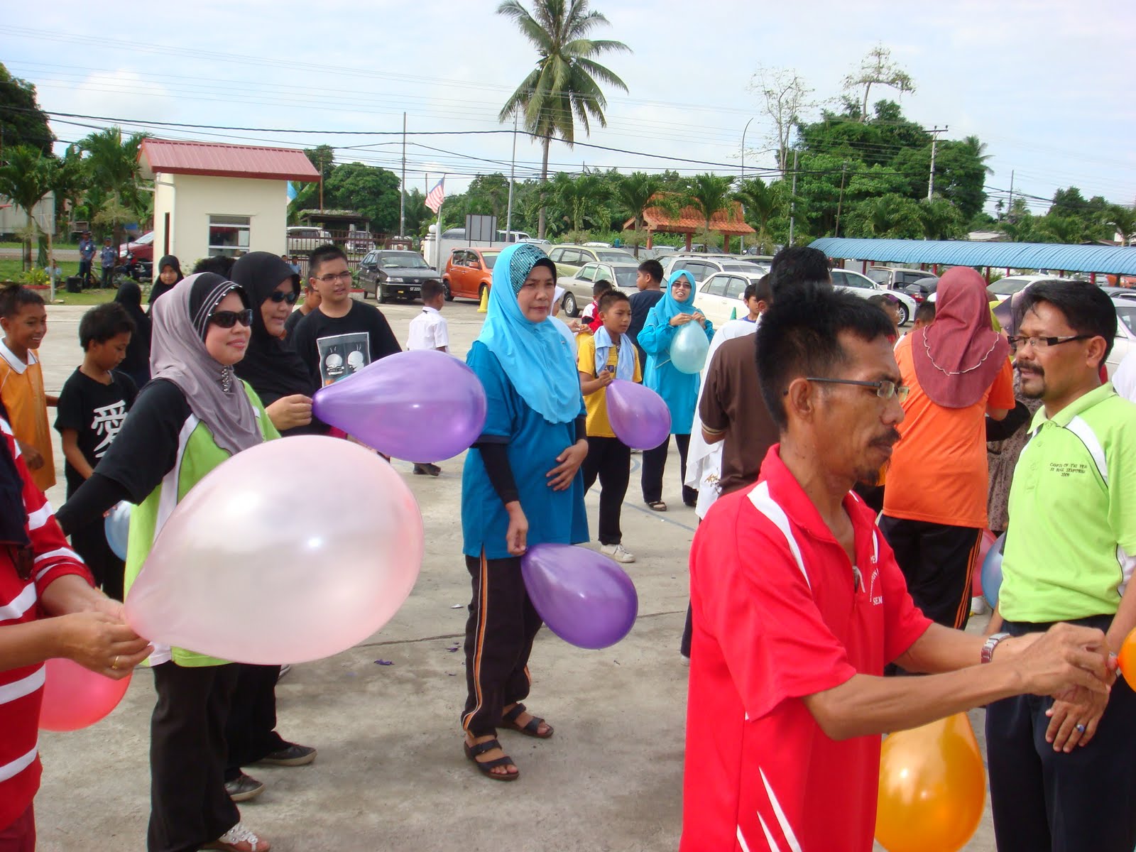 KELAB GURU & KAKITANGAN: June 2011