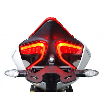 2016 Ducati 959 Panigale Super Bike tail light pose