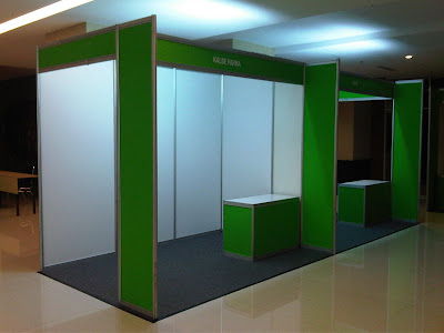 stand pameran Rakernas UNS