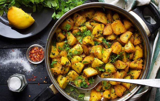 Batata Harra: Middle Eastern Skillet Potatoes #vegan #glutenfree