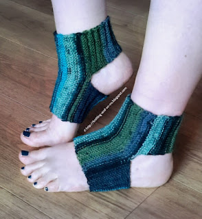 Free Knitting Pattern - Sideways Yoga Socks
