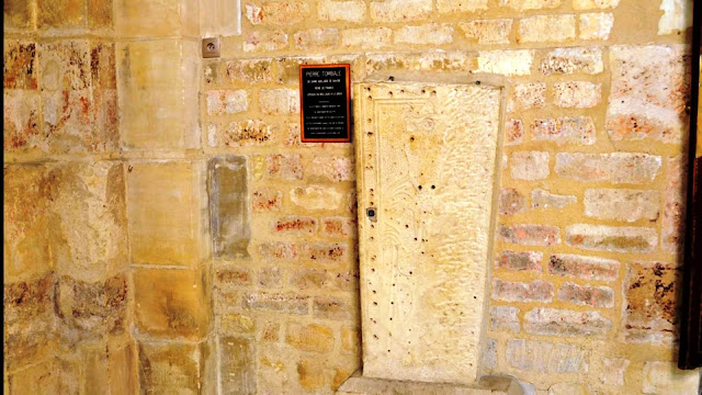 Entrada a la cripta de Saint-Pierre en Montmartre