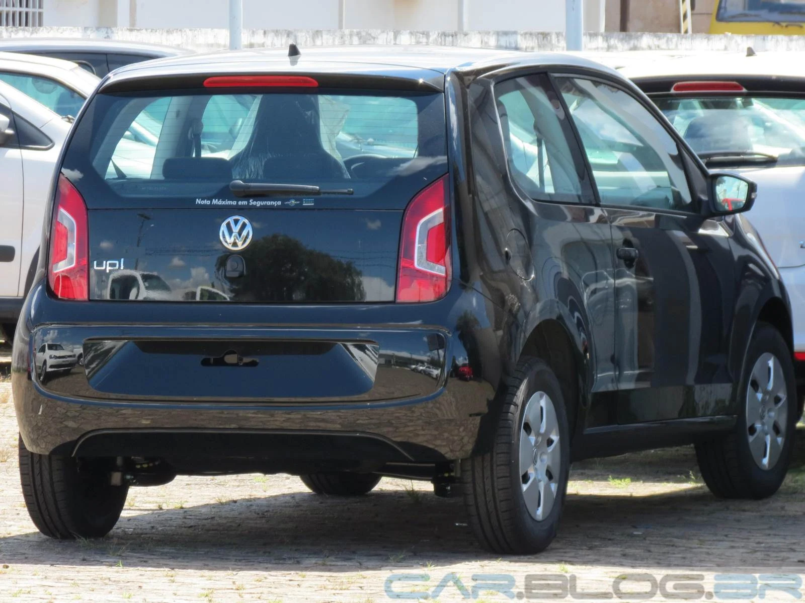 Volkswagen up! 2 portas - versão move-up! - preto