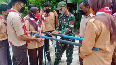 Peringati Sumpah Pemuda TNI Latih Pramuka di Perbatasan Papua...