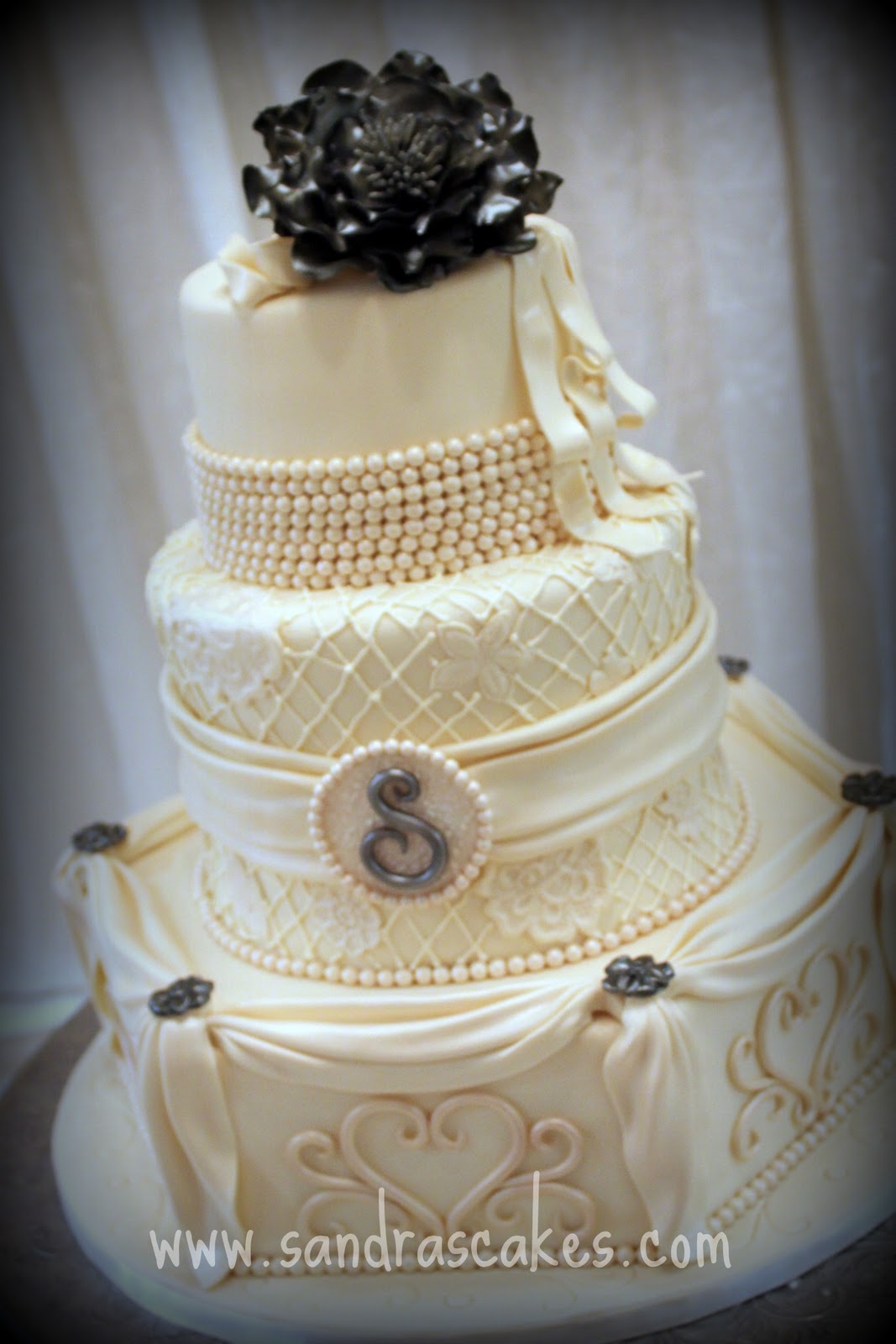 Stunning Vintage Wedding  Cake 
