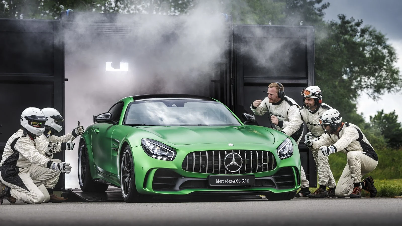 Mercedes AMG GT-R đã chính thức lộ diện