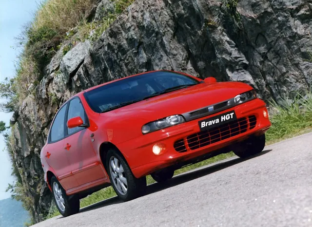 Fiat comemora 20 anos de lançamento do hatch médio Brava