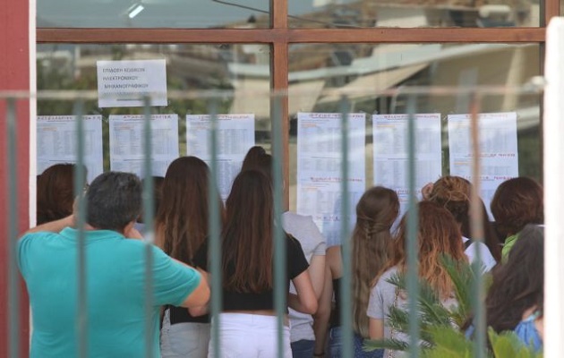 Χιλιάδες στα πανεπιστήμια με βαθμούς κάτω από τη βάση! 