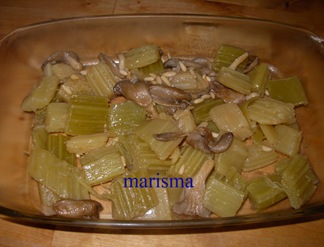cardo con bechamel en bandeja